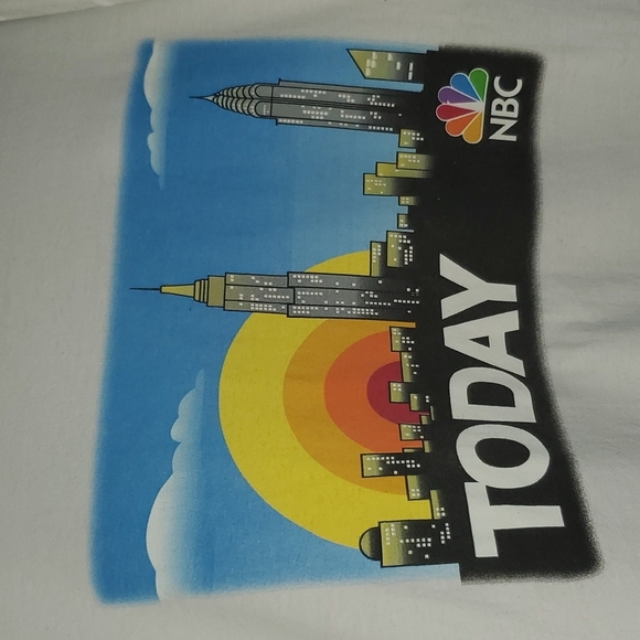 🌞'02 Today Show Tee 🌞 - Picture 2 of 5